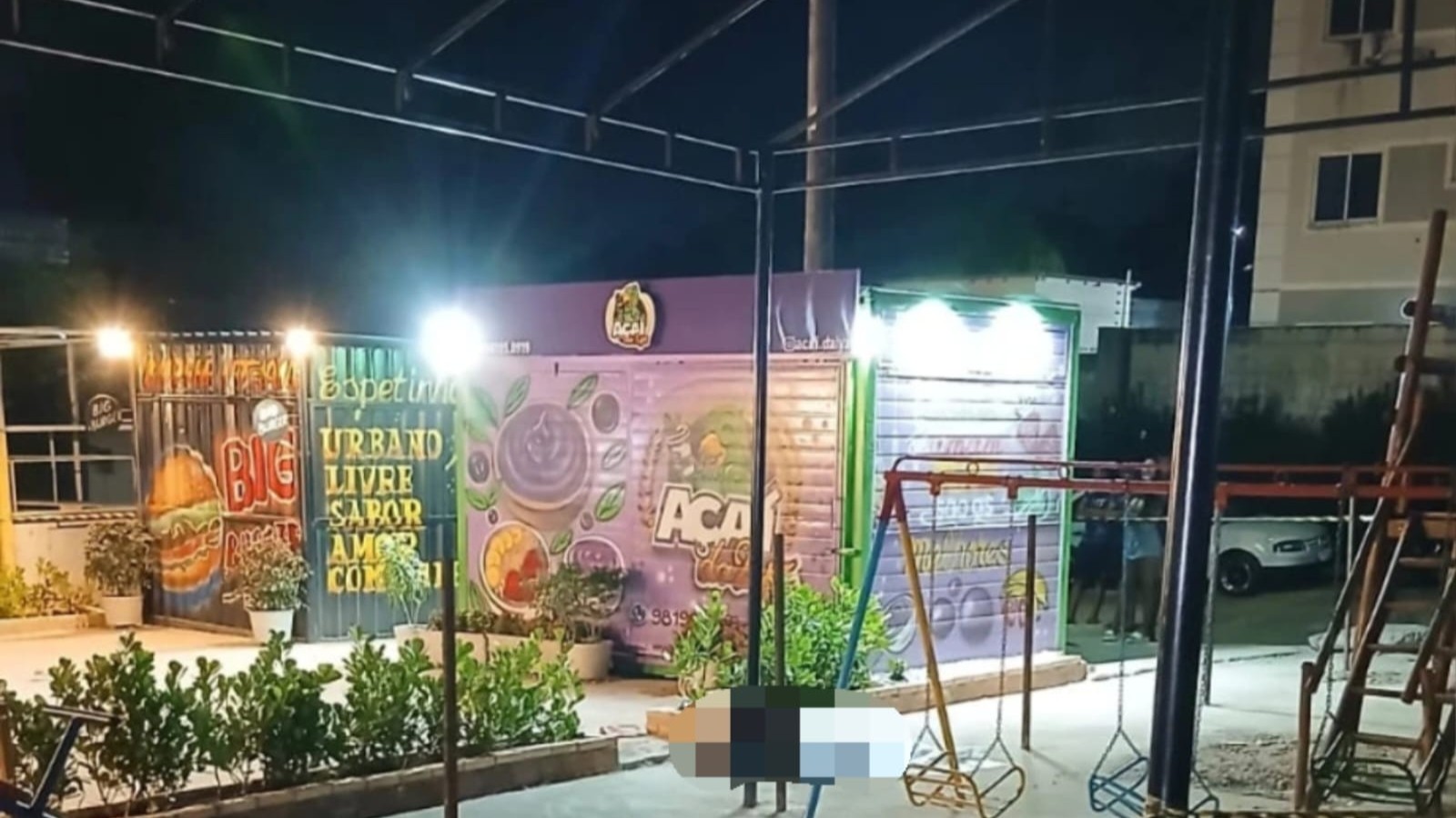 Mulher é morta e duas pessoas são baleadas em frente a quiosque em Fortaleza