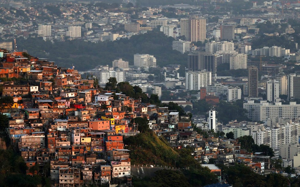 Vista da favela de Turano, no Rio de Janeiro. — Foto: Sergio Moraes/Reuters