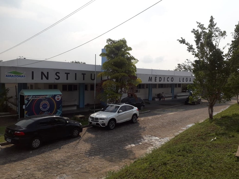 Corpo foi removido para o IML, em Manaus. &mdash; Foto: Rebeca Beatriz/G1 AM