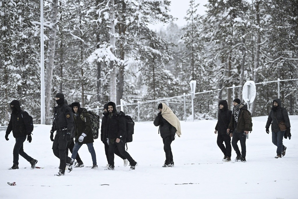 Finlândia fecha toda a fronteira com Rússia após crise de refugiados 