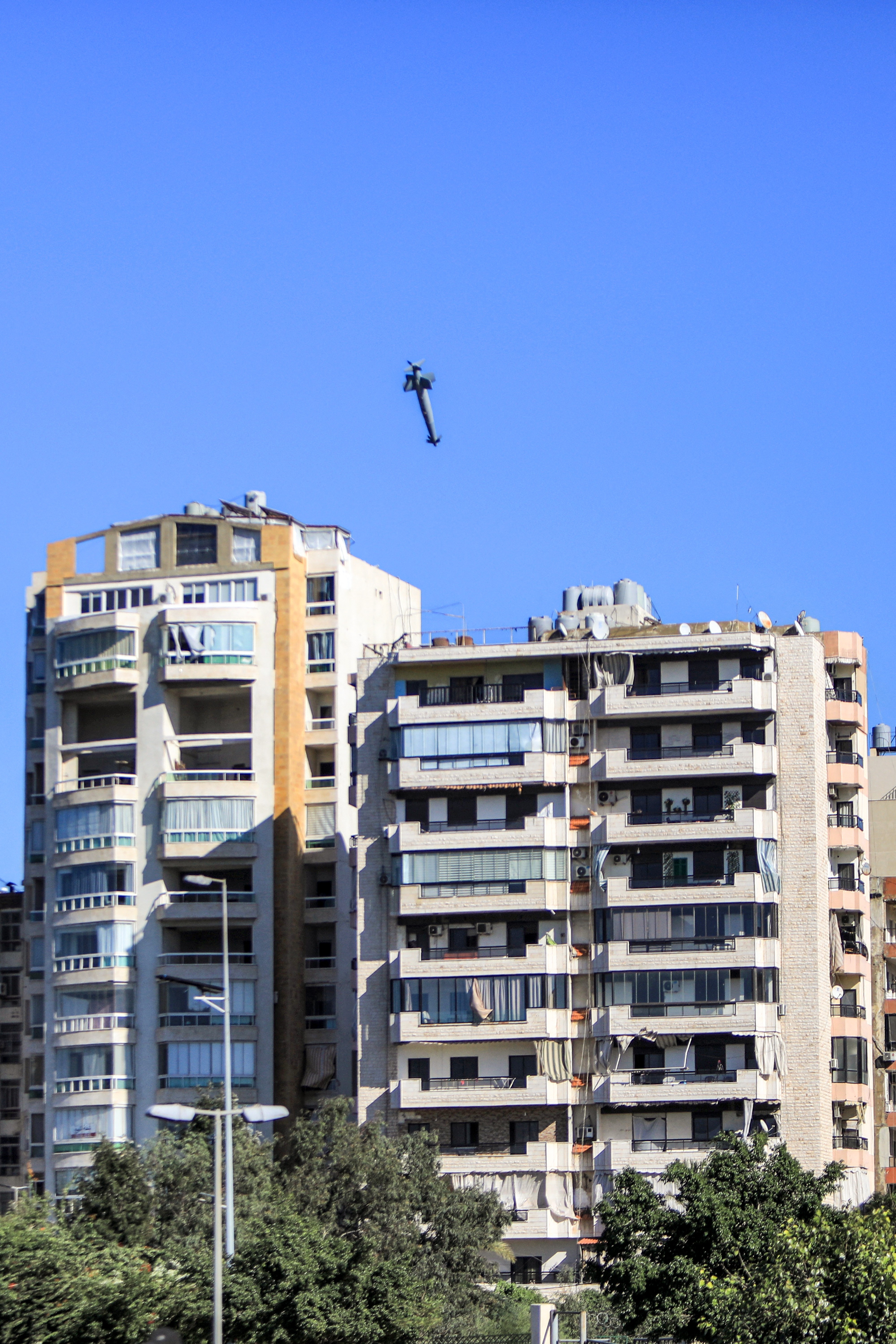 VÍDEO: Míssil israelense destrói prédio residencial em Beirute