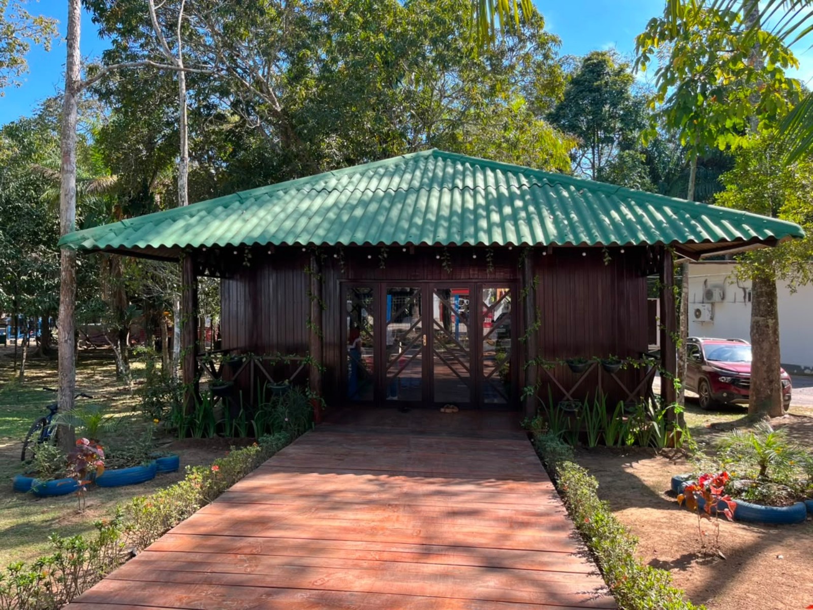Dia do Livro: Ecoteca une leitura e educação ambiental em parque no Acre