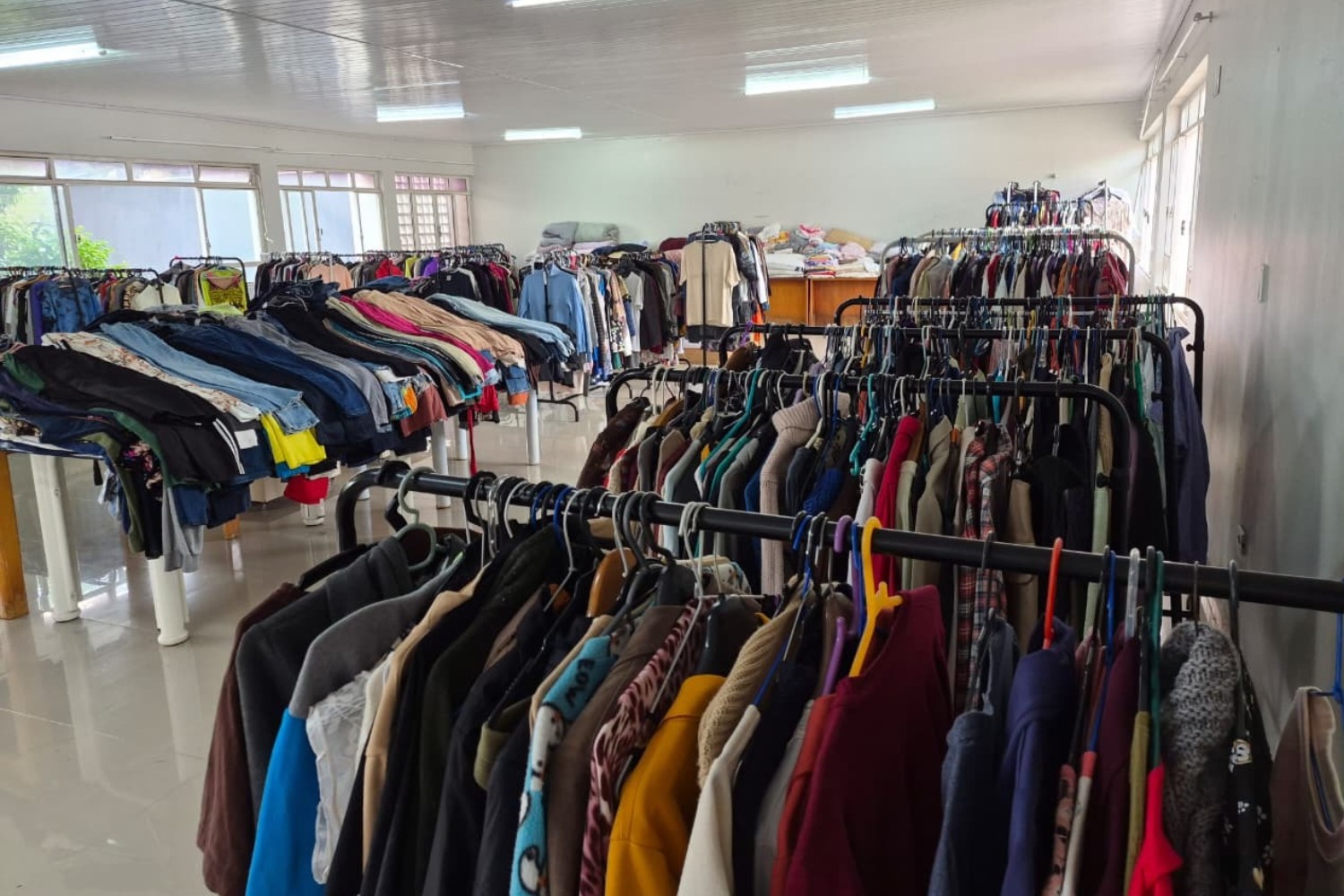 Bazar Beneficente do Provopar em Curitiba Oferece Peças a Partir de R$ 10