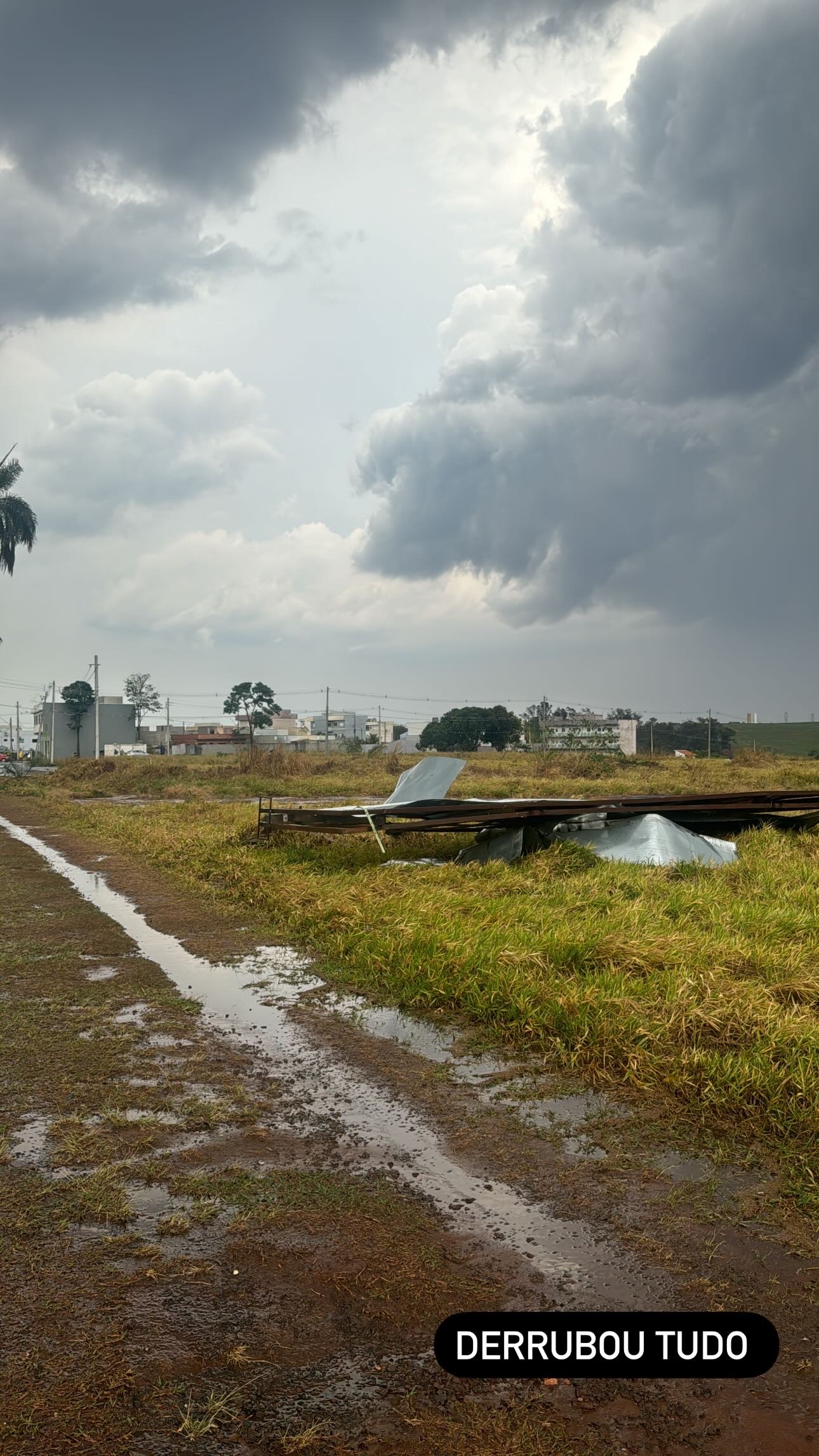 Destelhamento de casas após chuva com vendaval afeta cinco famílias em Engenheiro Coelho