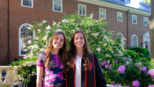 Aos 23 anos, irmã gêmea da brasileira com a maior nota de Harvard faz doutorado em medicina na mesma universidade: ‘Gostamos de estudar' -
Sophia Borges, irmã de Sarah, desenvolve uma pesquisa sobre o programa de imunização do SUS. É um ‘doutorado-sanduíche’, cursado na Faculdade de Medicina da USP e em Harvard.