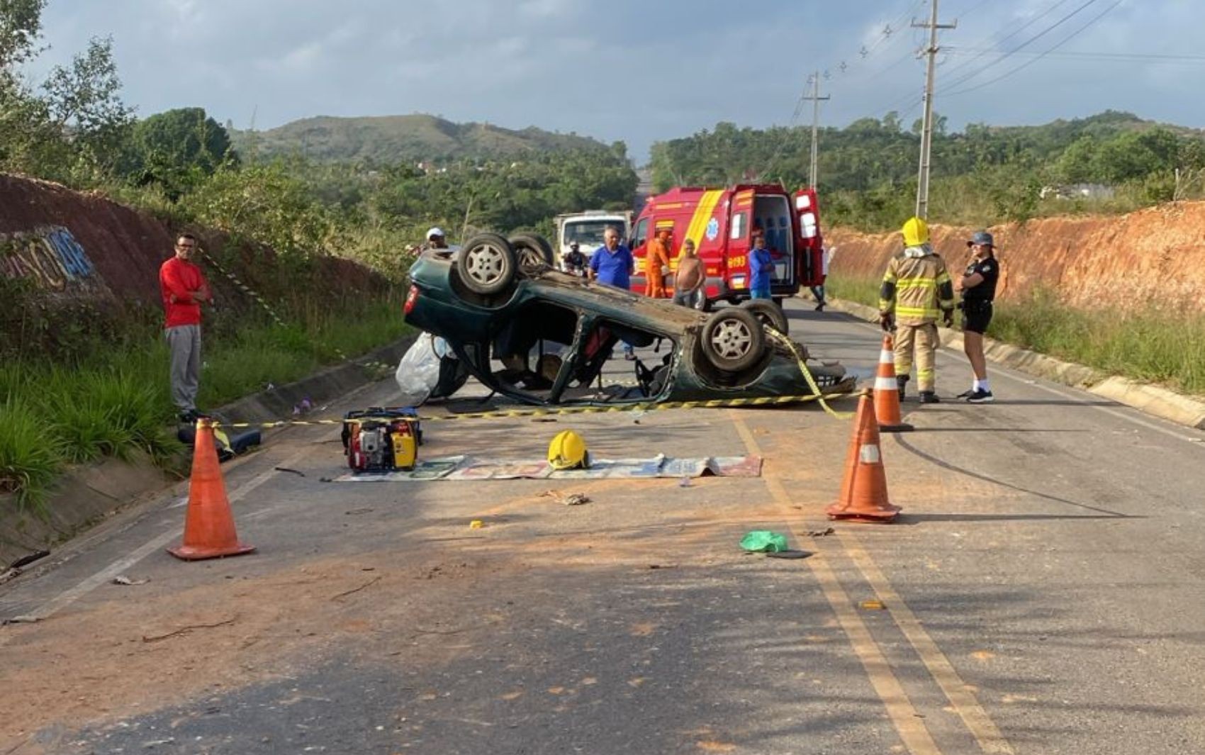 Motorista fica ferido após perder controle do carro e capotar em rodovia de São Cristóvão
