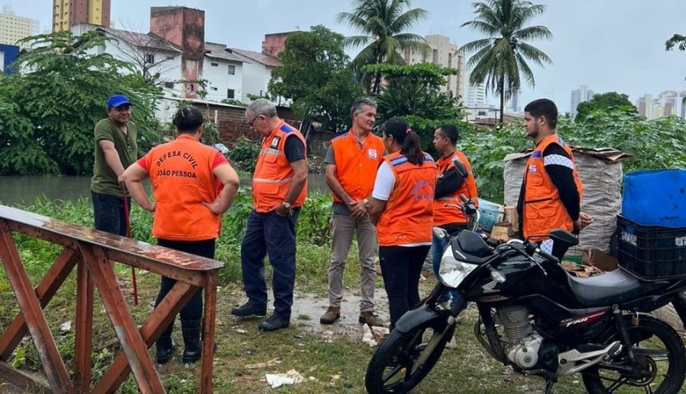 Defesa Civil de João Pessoa monitora nível das águas do Rio Jaguaribe — Foto: Secom-JP/Divulgação