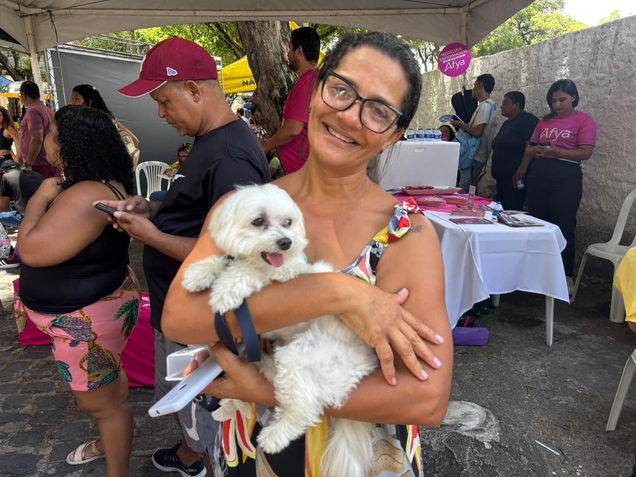 Enem 2025: família leva cachorro para 'desejar' sorte a estudante no primeiro dia de provas