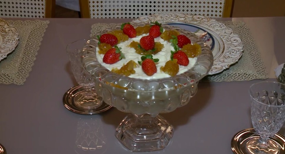 Clube Rural ensina a preparar uma deliciosa receita de pavê de bacuri com biscoito champanhe