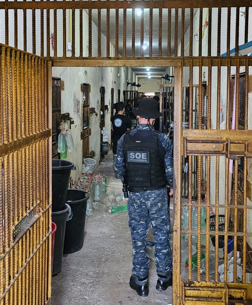 Operação Mute é realizada simultaneamente em cerca de 100 presídios do país; em Rio Branco, celulares foram apreendidos em celas — Foto: Arquivo/Iapen-AC