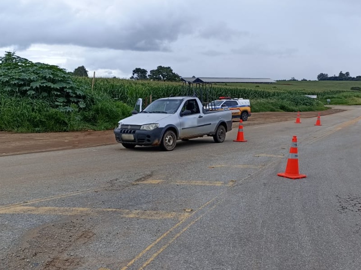 Motociclista abandona passageira gravemente ferida após acidente na MG-423, em Pitangui