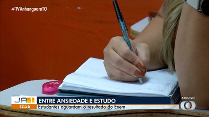 À espera do resultado do Enem, candidatos continuam estudando em vez de apenas aguardar