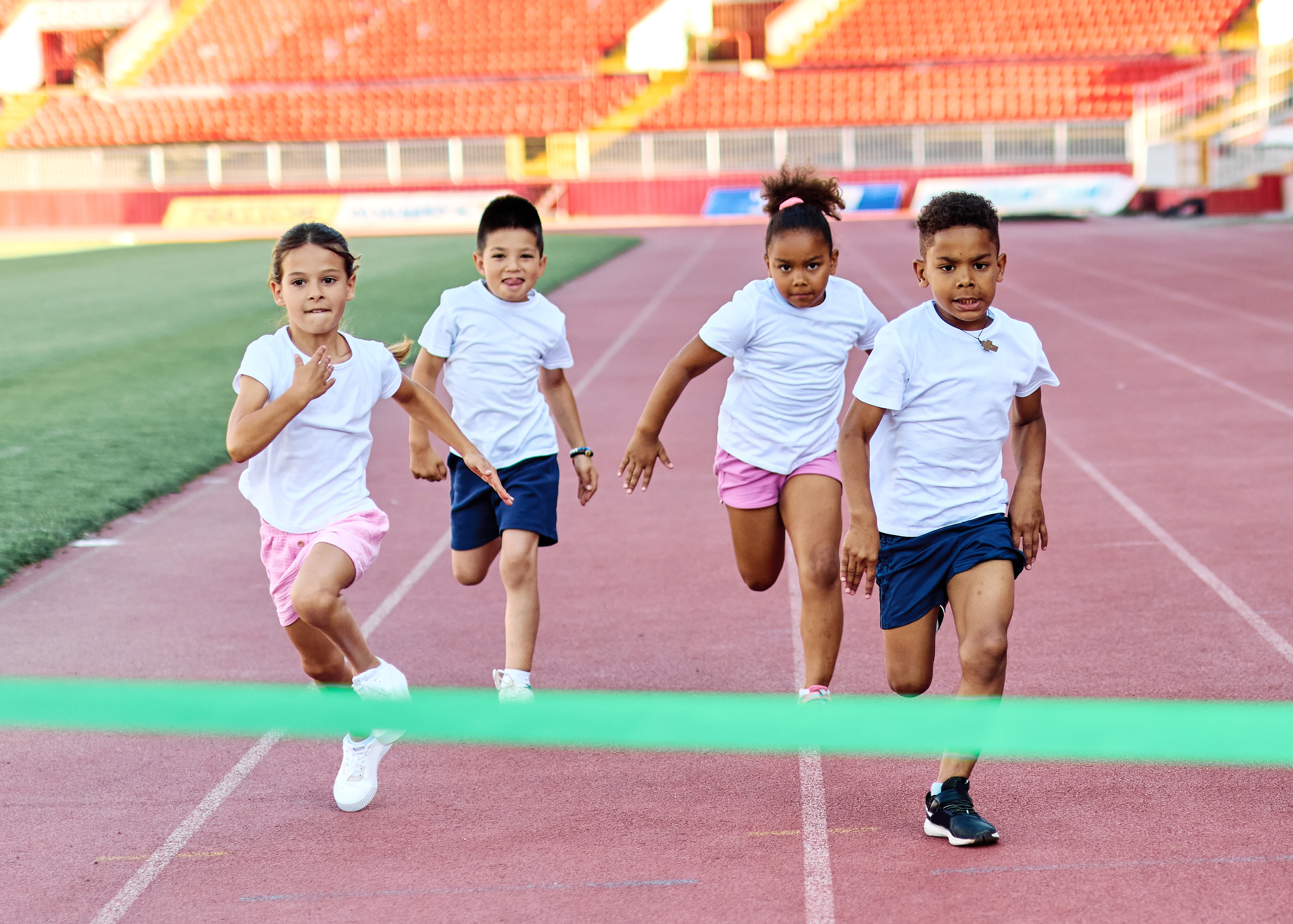 Crianças e adolescentes que praticam esporte têm menos chances de desenvolver depressão, ansiedade e dependência química, aponta estudo