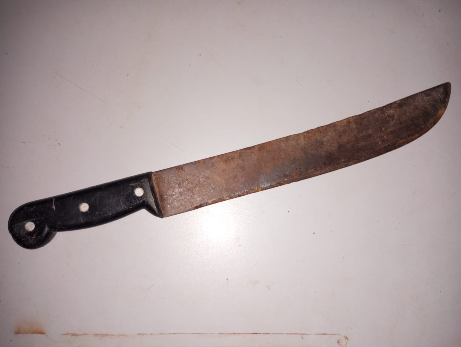 Com 50 registros policiais, homem de 24 anos é preso por roubar mulher e persegui-la com facão