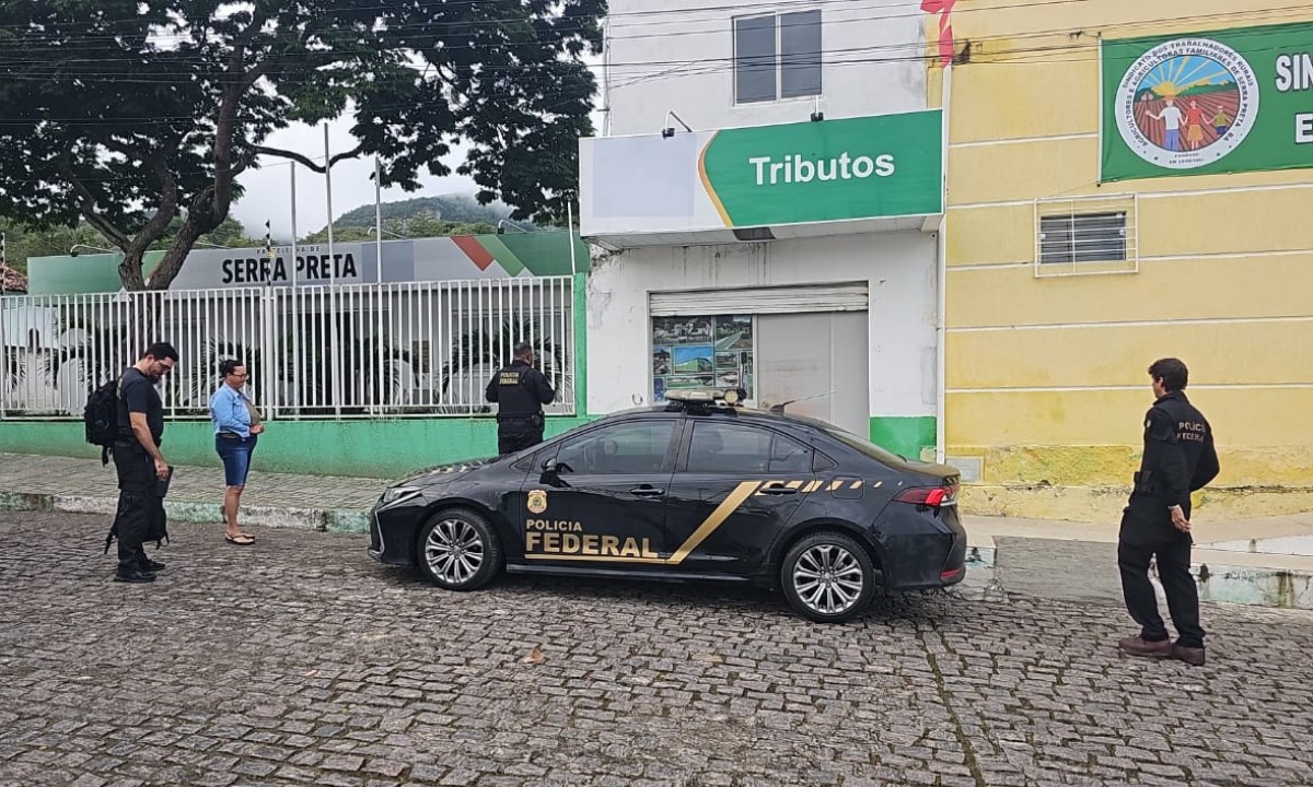 Polícia Federal deflagra operação contra fraudes na concessão de alvarás de táxi no interior da Bahia