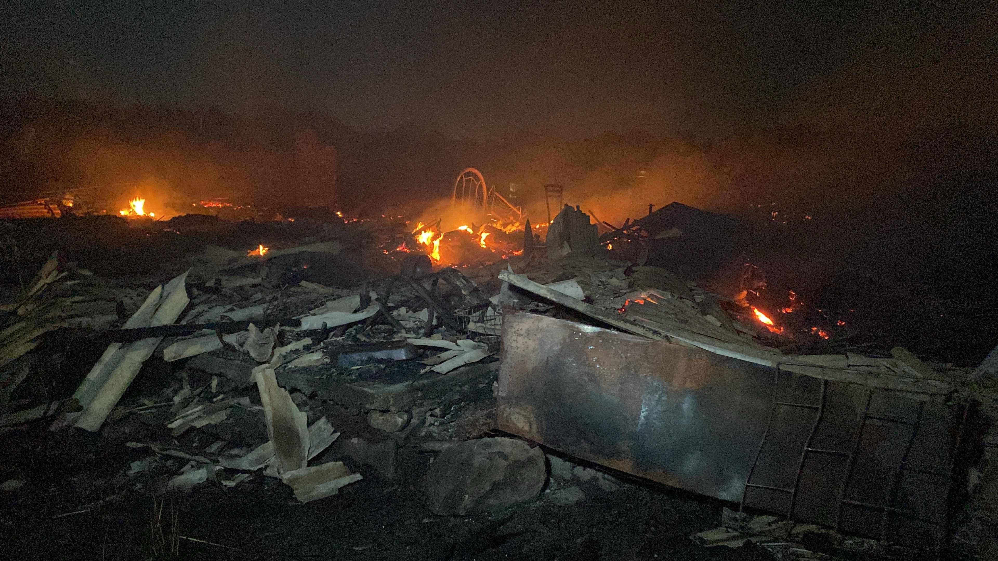 Incêndio destrói casas de 26 famílias em vila na Zona Norte de Porto Alegre, dizem bombeiros