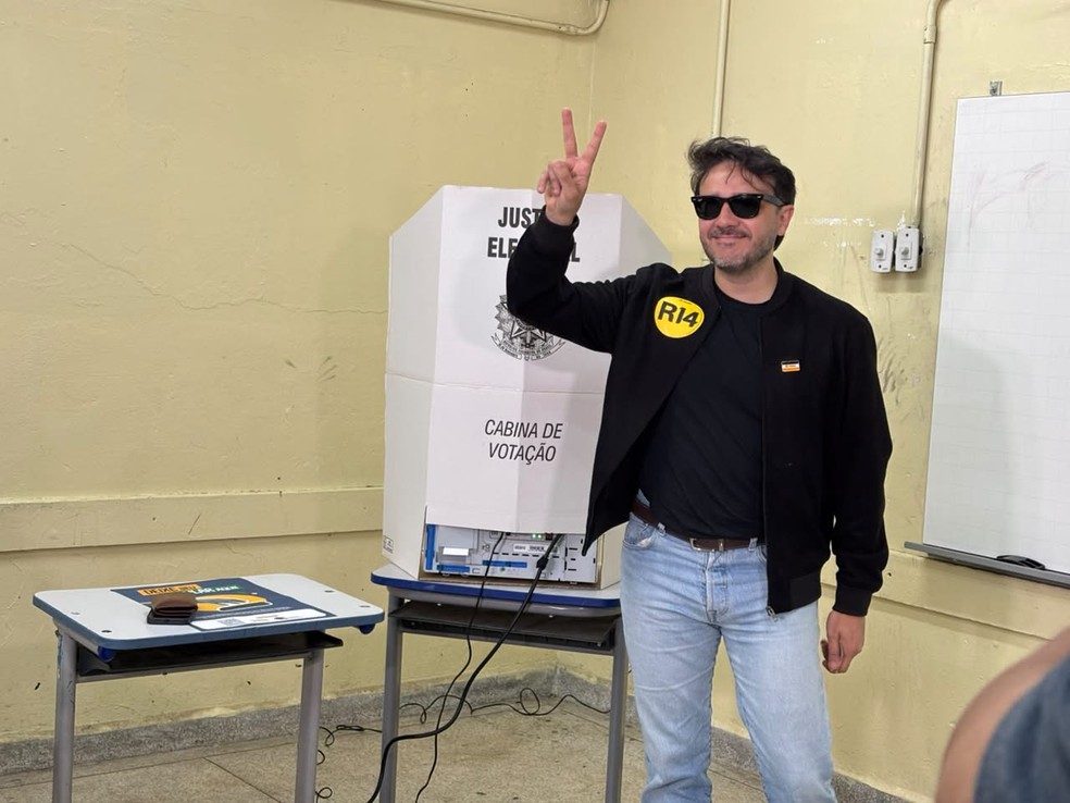 Renan Santos vota em São Paulo. — Foto: Carlos Henrique Dias/g1
