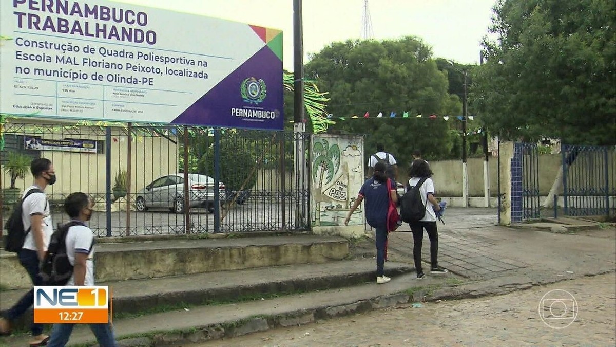 Estudantes denunciam má qualidade da merenda em escola estadual, em Olinda