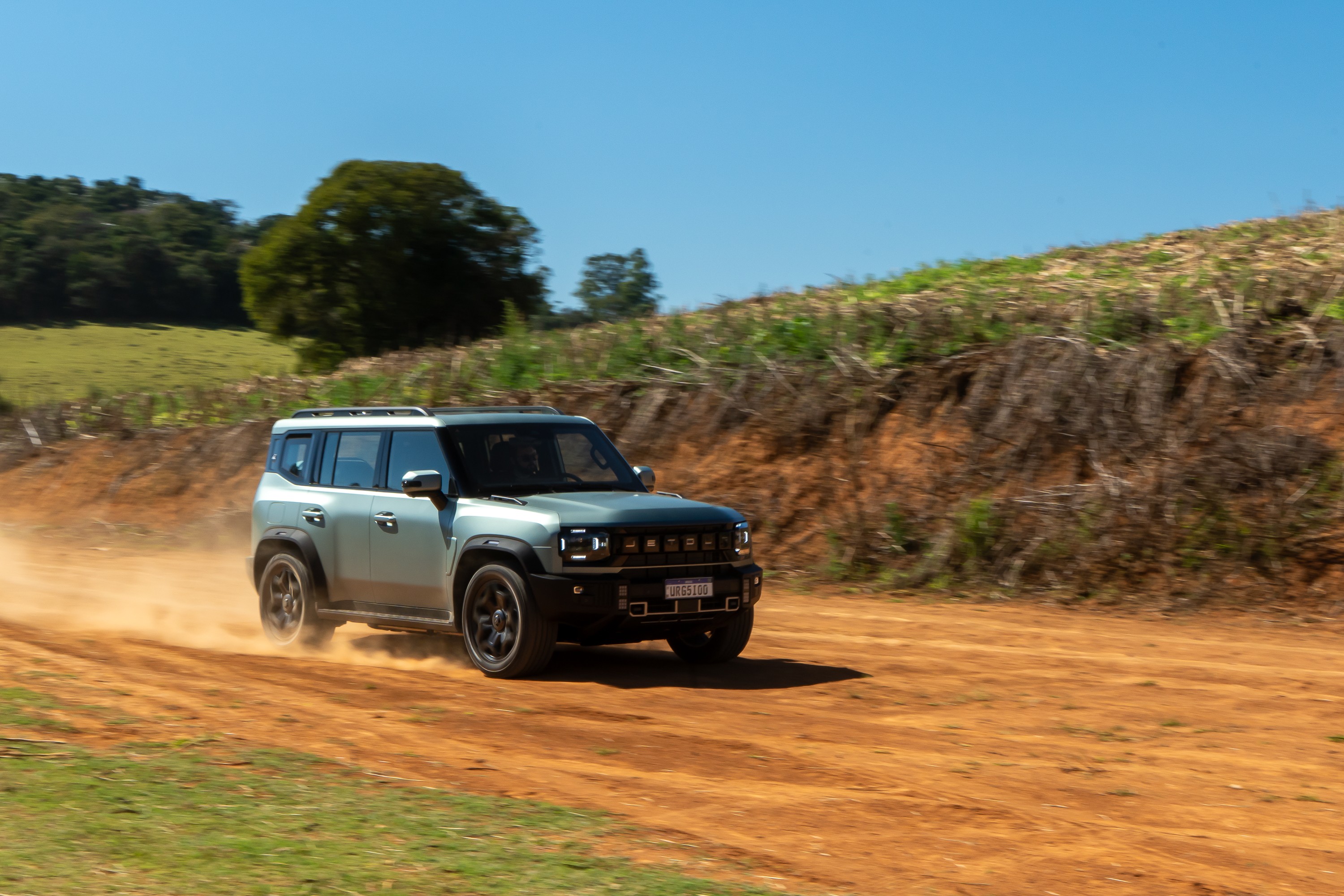 Jetour T2 4×4 chega por R$ 349.900 contra Tank 300 e Haval H9; veja os prós e contras do jipão híbrido