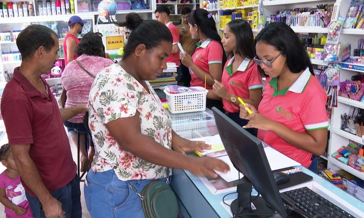 Volta às aulas: pais enfrentam aumento no preço de material escolar em cidades como Feira de Santana e Alagoinhas