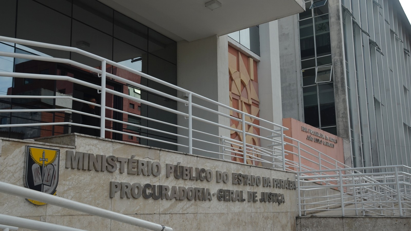 MP ajuíza ação contra construtora por obra acima da altura permitida em Cabedelo 