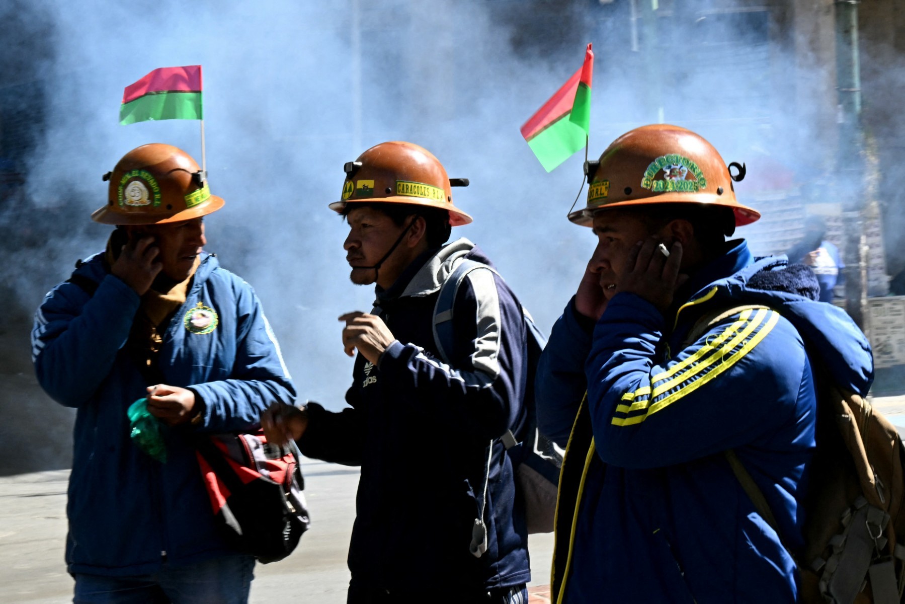 Mineradores lançam dinamite contra polícia em meio a protestos na Bolívia
