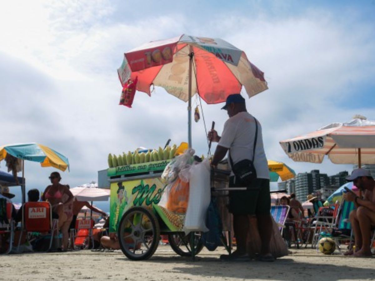 Praia Grande libera mil licenças temporárias para ambulantes; confira os critérios