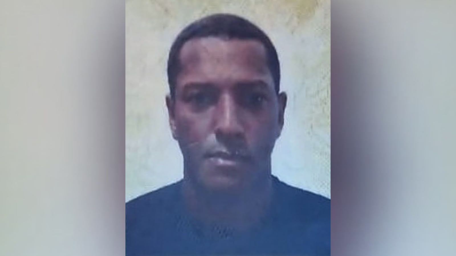 Motociclista morre após ser arremessado contra poste em acidente entre moto e caminhonete em RO