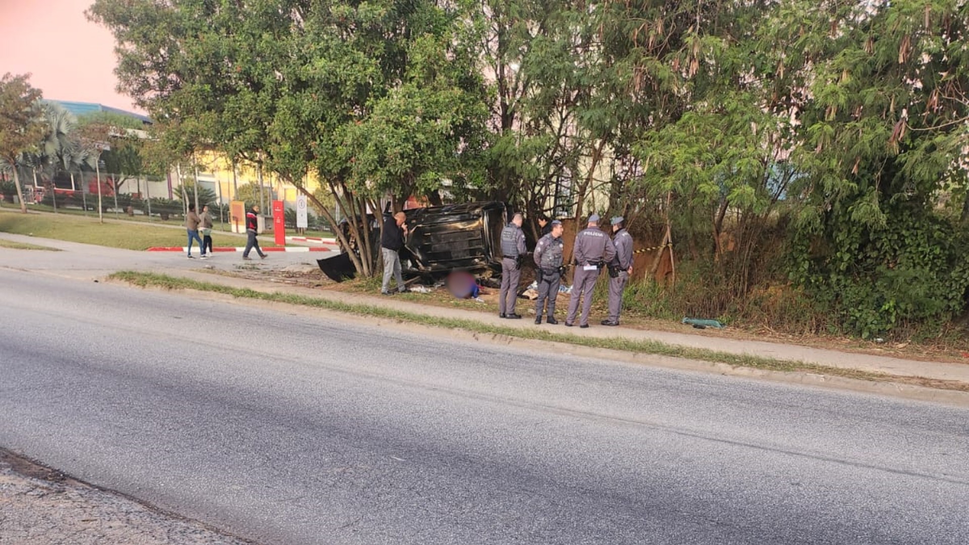 Motorista morre ao capotar carro em avenida de Sorocaba