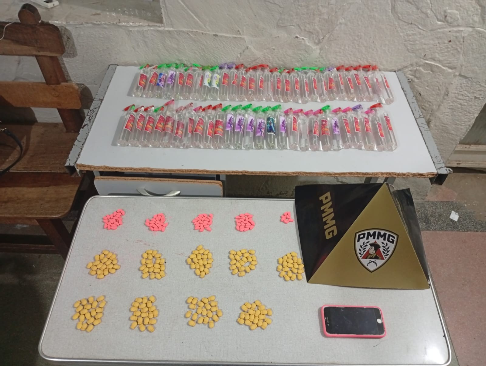 Homem fica surpreso ao ver que filha escondia ecstasy e lança-perfume na casa deles, em Montes Claros