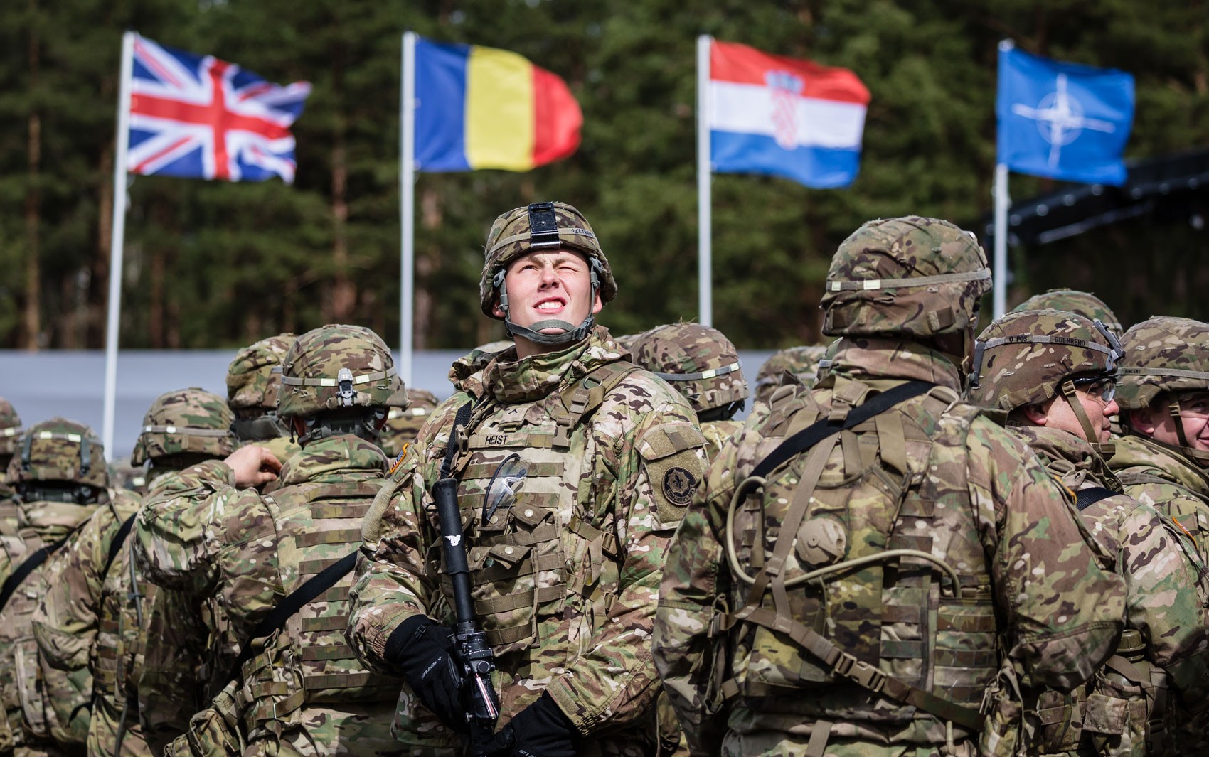 EUA anunciam envio de 5 mil soldados à Polônia após alerta de premiê sobre Rússia