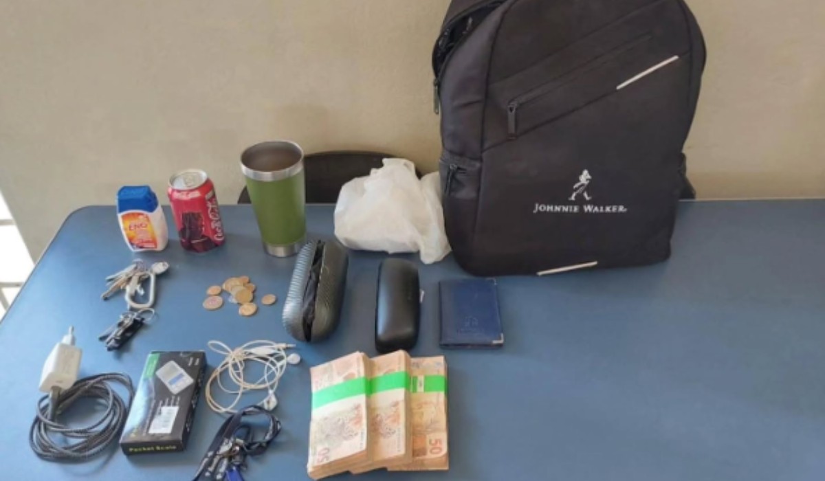 Homem é detido com R$ 15 mil e objetos de valor em mochila esquecida em rodoviária de Osvaldo Cruz