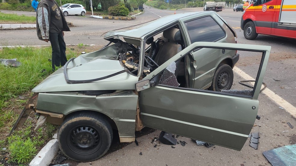 Veículo onde estava uma das pessoas envolvidas em acidente na cidade de Nova Prata — Foto: Marcos Bergamin/Rádio KOM FM