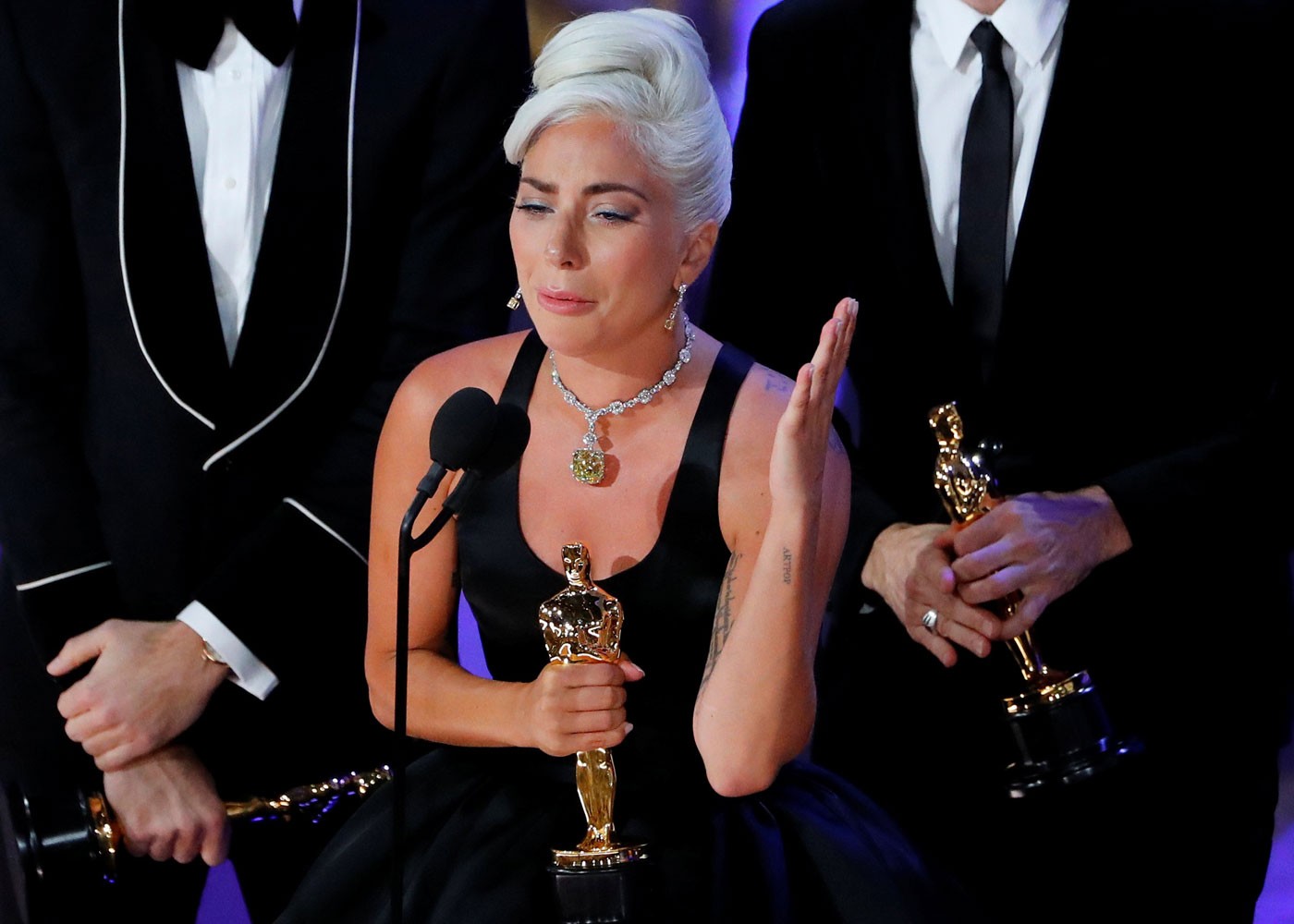 A filosofia de Lady Gaga: Crítica ao etarismo, apoio a comunidade LGBT+ e mensagens motivacionais