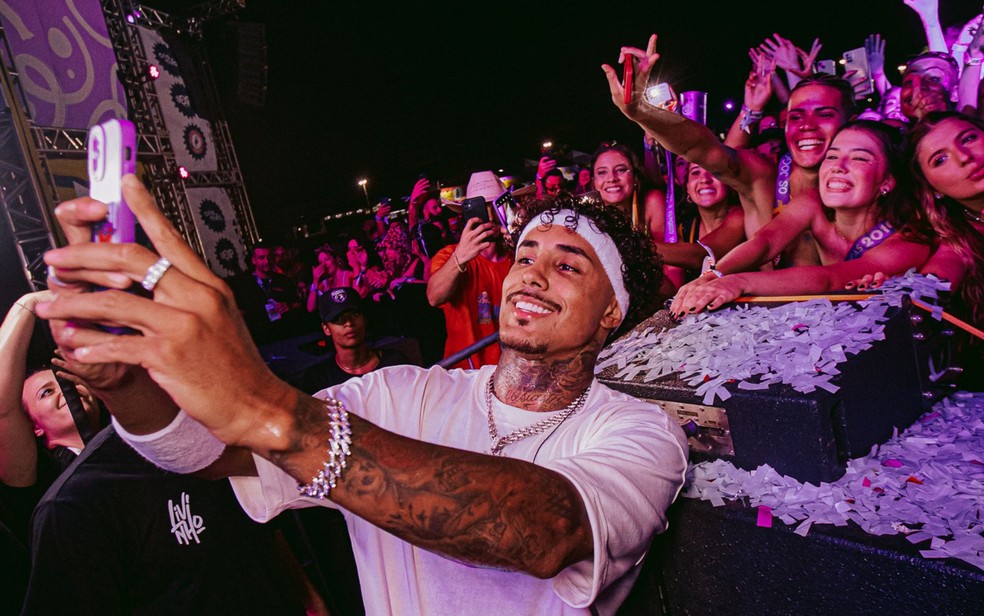 MC Livinho durante interação com fãs no Bloquim 2024, em Barretos (SP) — Foto: Indie Click