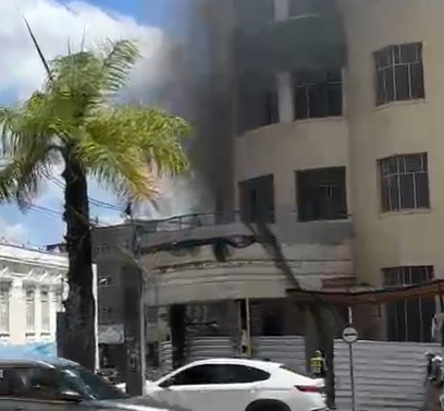 Princípio de incêndio é registrado em prédio da Prefeitura de Campina Grande; Defesa Civil aponta indícios de ação criminosa