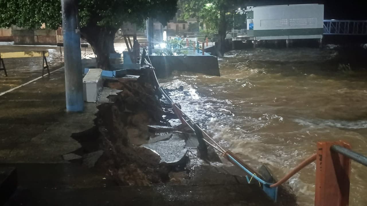 Temporal com forte ventania destrói parte da orla de Terra Santa, no oeste do Pará