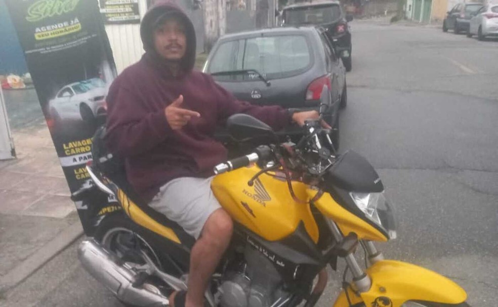 Motociclista Marco Antônio Silva de Oliveira ileso após acidente em Mogi das Cruzes