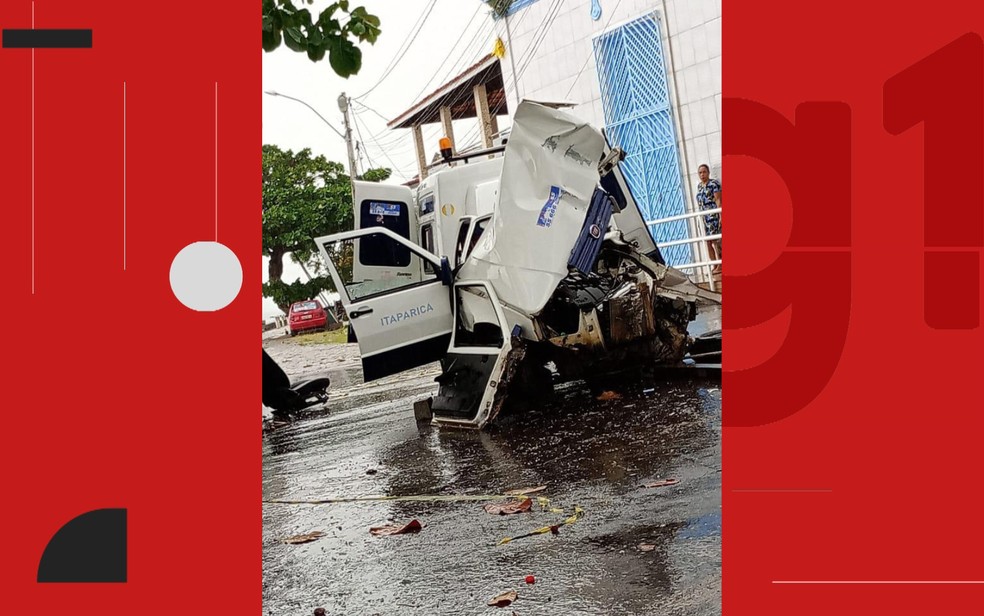 Ambulância ficou destruída após o acidente na Bahia — Foto: Redes sociais