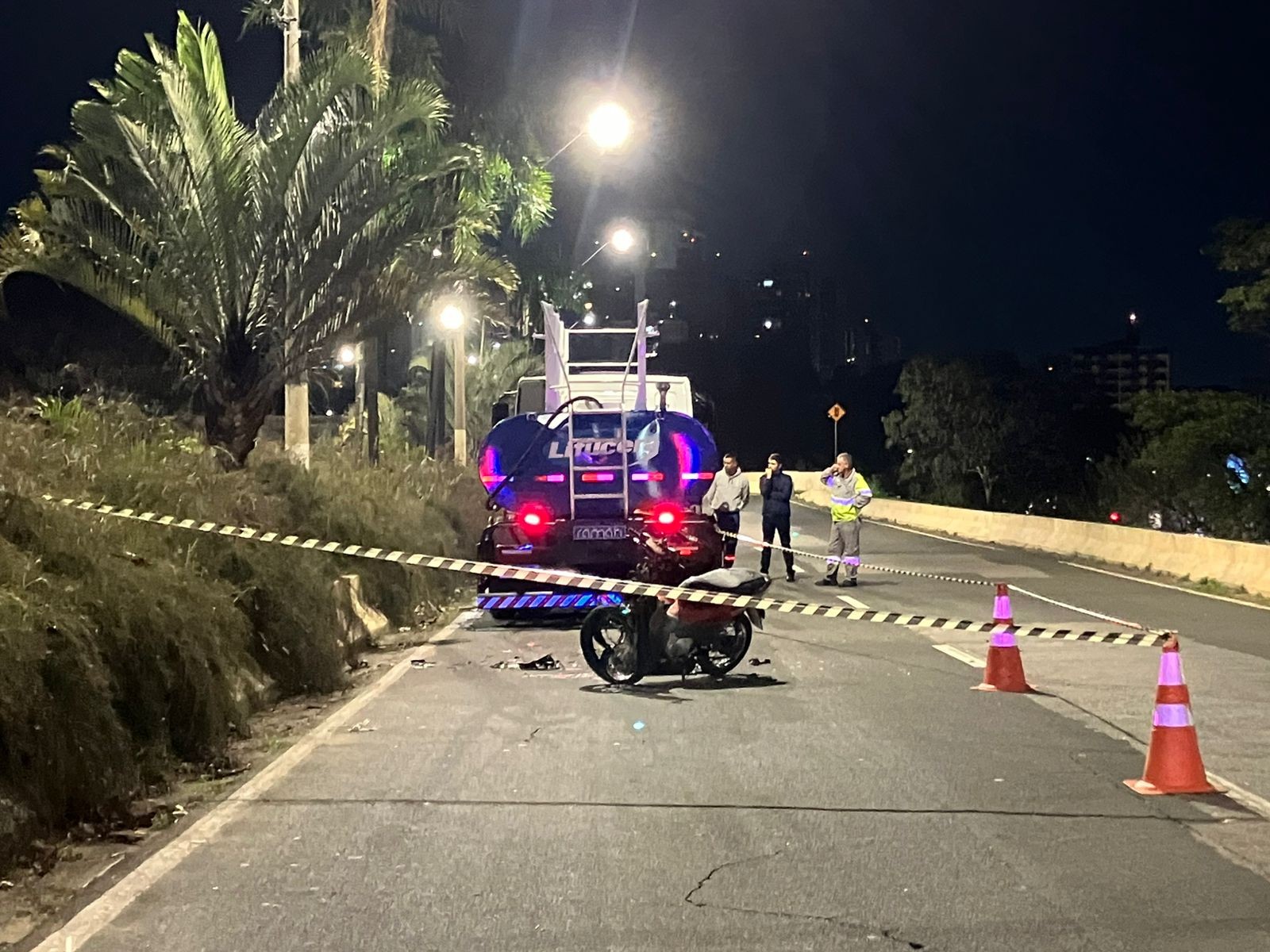 Motociclista morre após bater em caminhão-pipa em Campinas