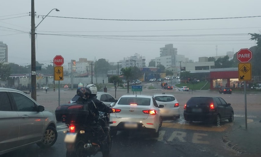 Em 2 horas, choveu em Uberlândia o esperado para mais de uma semana