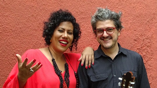 Indiana Nomma e André Pinto Siqueira incluem hit de Milton Nascimento na sequência de tributo a Mercedes Sosa - A cantora e o violonista lançam um segundo álbum com o repertório ativista da artista argentina.