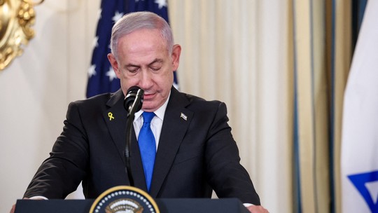 Pressionado internamente, Netanyahu diz que não concordou com Estado palestino em reunião com Trump - Premiê afirmou que reconhecimento não está no acordo, apesar de texto indicar caminho para Estado da Palestina. Ministro de governo chamou proposta americana de 'fracasso'.