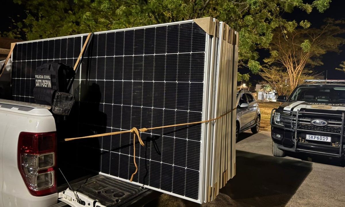 Comerciante é preso com placas solares furtadas no oeste da Bahia