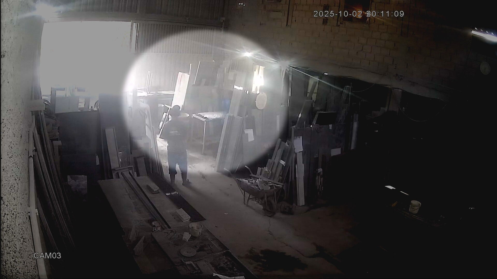 Homem é morto a tiros em marmoraria após ameaça de colega de trabalho; VÍDEO