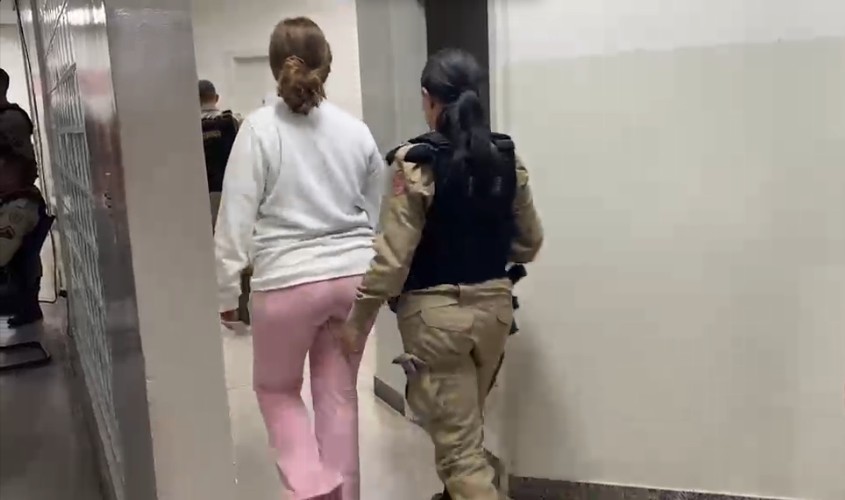 Mulher suspeita de matar a filha de 2 anos em 2024 é presa na Grande BH