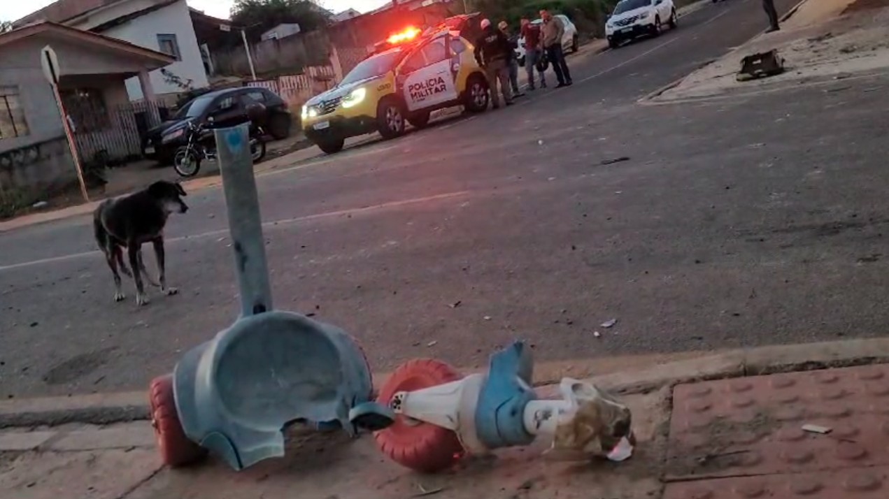 Criança de 2 anos é atropelada por caminhão enquanto brincava em rua sem saída, no Paraná