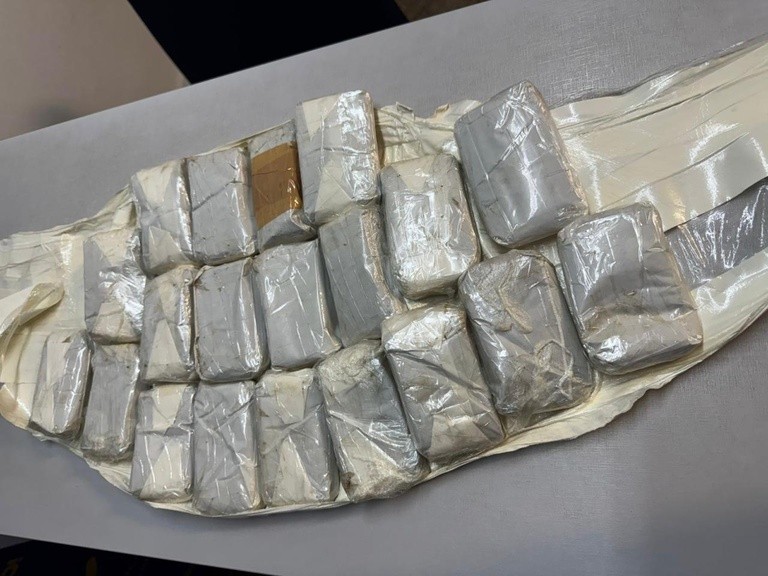 Mais de 2 kg de haxixe são apreendidos na Via Dutra, em Piraí