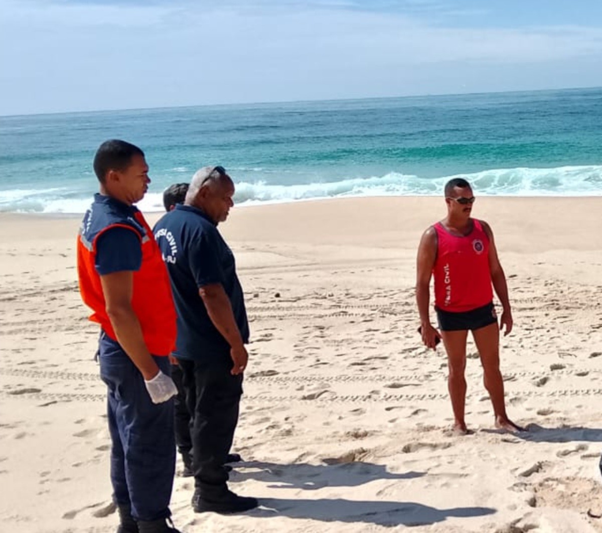 Corpo esquartejado é encontrado na praia de Maricá 