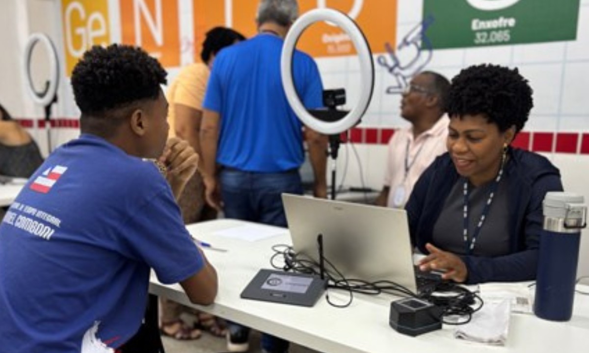 TRE-BA leva atendimento eleitoral a estudantes de Feira de Santana